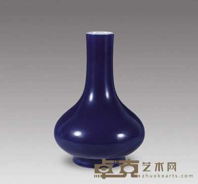 清乾隆 霁蓝釉荸荠瓶 高：26.5cm；口径：5.5cm